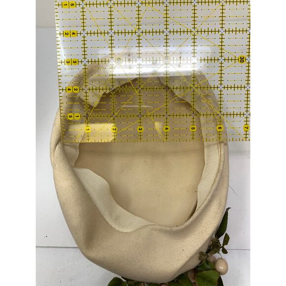 Vintage Ivory Felt Hat Faux Berry Leaf Trim Womens Mid Century Cocktail - Picture 8 of 8